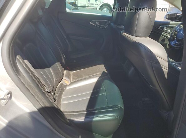 1C3CCCAB8HN510119 2017 CHRYSLER 200 Silver უკანა სავარძლების ხედი