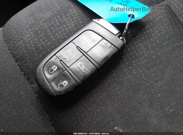1C3CCCABXGN121884 2016 CHRYSLER 200 Черный Вид панели приборов