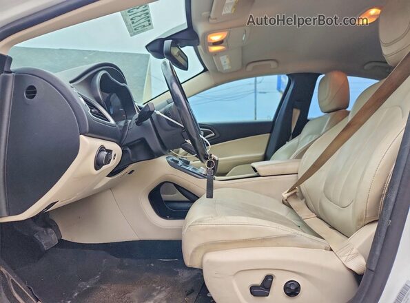 1C3CCCABXGN178506 2016 CHRYSLER 200 White Front interior view