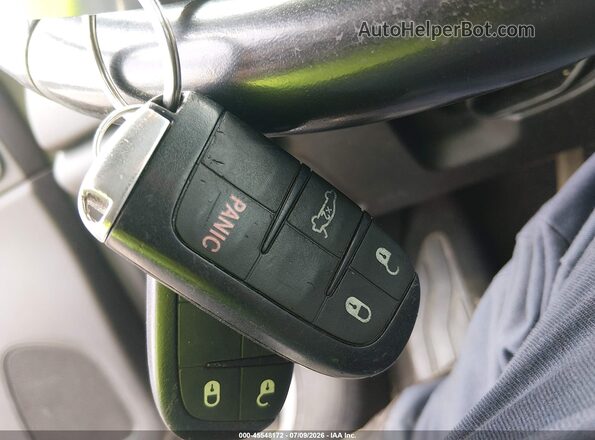 1C3CCCBB1GN118094 2016 CHRYSLER 200 Серебряный Вид панели приборов