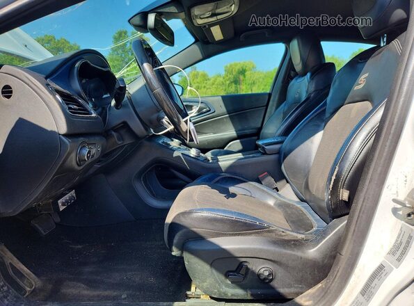 1C3CCCDG4GN110449 2016 CHRYSLER 200 Белый Вид салона спереди