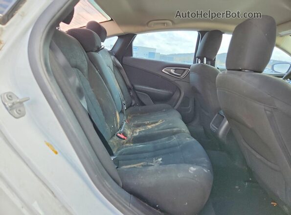 1C3CCCFB7GN120054 2016 CHRYSLER 200 Белый Вид задних сидений