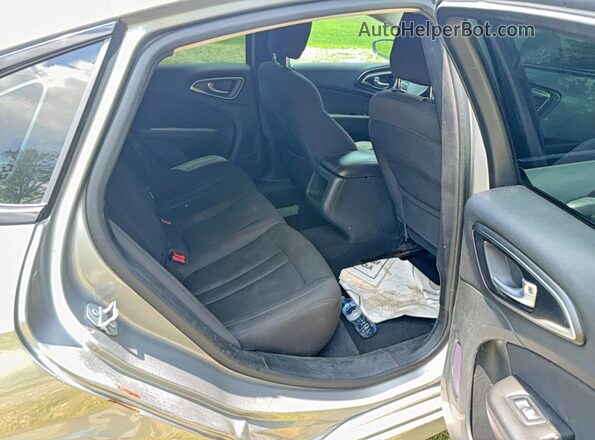 1C3CCCFB8HN504085 2017 CHRYSLER 200 Silver უკანა ხედი