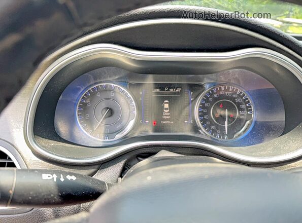 1C3CCCFB8HN504085 2017 CHRYSLER 200 Silver წინა პანელის ხედი