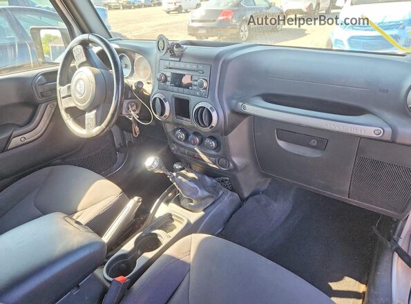 1C4AJWAG6GL158447 2016 JEEP WRANGLER Серебряный Вид панели приборов