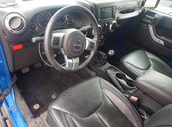 1C4BJWCG3GL218864 2016 JEEP WRANGLER Blue Dashboard view