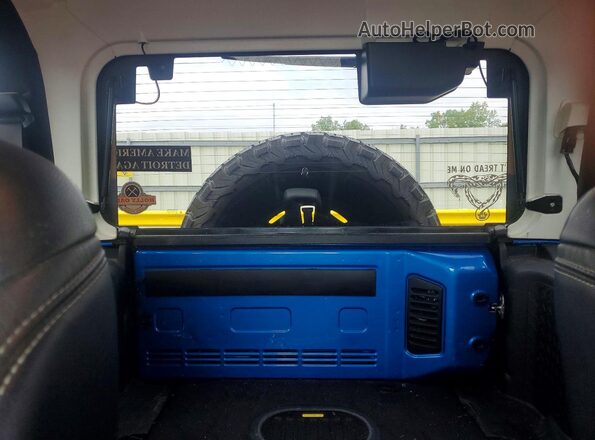 1C4BJWCG3GL218864 2016 JEEP WRANGLER Blue Rear seats view
