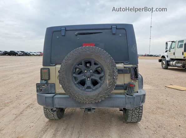 1C4BJWDG0JL894758 2018 JEEP WRANGLER Бежевый Вид сзади