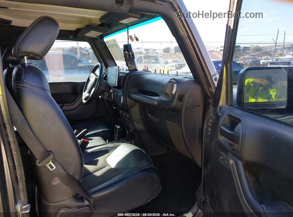 1C4BJWDG1HL575136 2017 JEEP WRANGLER UNLIMITED Gray Widok wnętrza z przodu