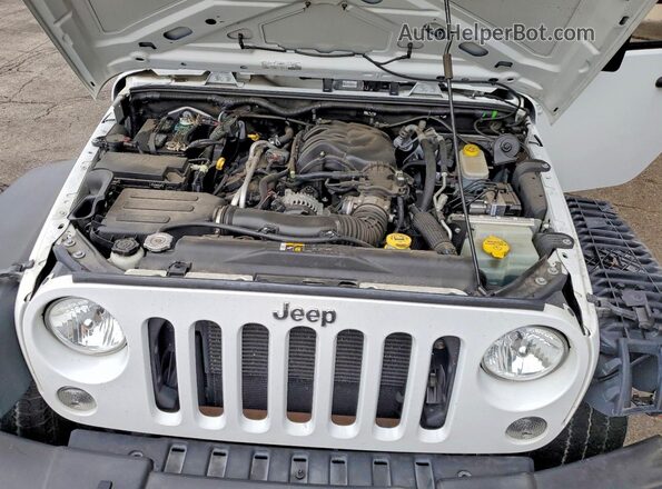 1C4BJWDG1HL663295 2017 JEEP WRANGLER White Widok wnętrza z tyłu