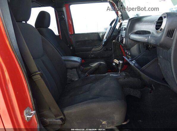 1C4BJWDG2GL125588 2016 JEEP WRANGLER UNLIMITED Red Widok wnętrza z przodu