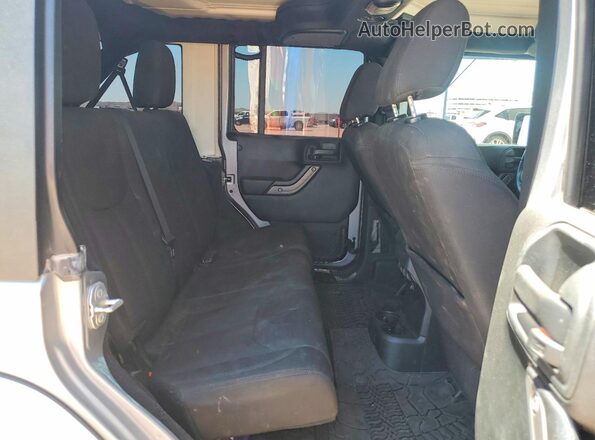 1C4BJWDG2HL702833 2017 JEEP WRANGLER Silver Widok wnętrza z tyłu