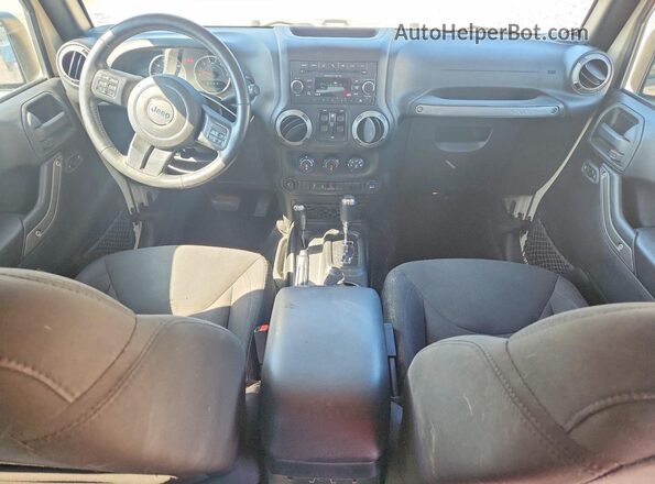 1C4BJWDG3GL317800 2016 JEEP WRANGLER Tan Widok deski rozdzielczej