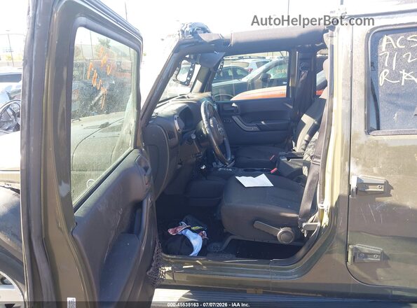 1C4BJWDG4GL101471 2016 JEEP WRANGLER UNLIMITED Green Front interior view