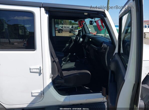1C4BJWDG4GL139010 2016 JEEP WRANGLER UNLIMITED Белый Вид салона спереди