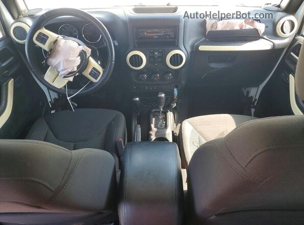 1C4BJWDG4GL177840 2016 JEEP WRANGLER Silver Вид панелі приладів