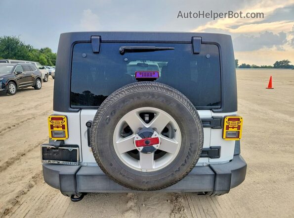 1C4BJWDG4GL264458 2016 JEEP WRANGLER White Вид ззаду
