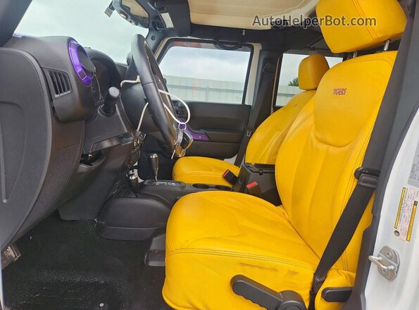1C4BJWDG4GL264458 2016 JEEP WRANGLER White Вид салону спереду
