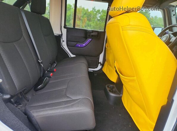 1C4BJWDG4GL264458 2016 JEEP WRANGLER White Вид задньої частини салону