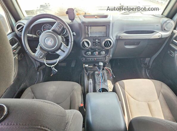 1C4BJWDG4HL580833 2017 JEEP WRANGLER Silver Вид панелі приладів