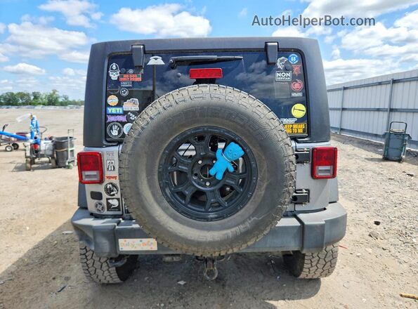 1C4BJWDG4HL580833 2017 JEEP WRANGLER Silver Вид ззаду