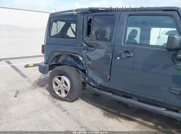 1C4BJWDG4HL621932 2017 JEEP WRANGLER UNLIMITED Серый Вид спереди