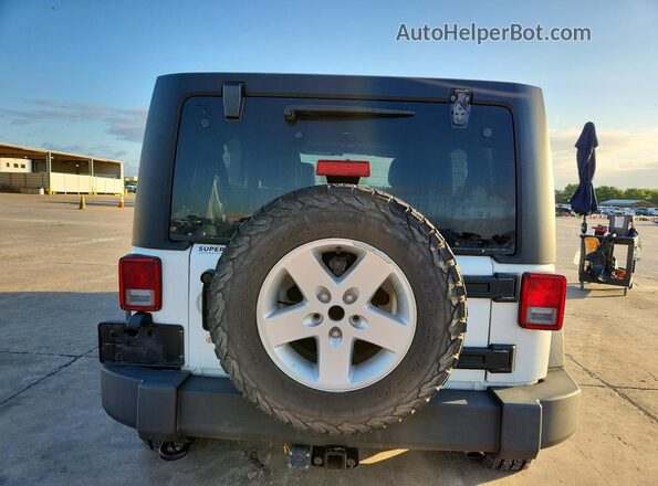 1C4BJWDG4JL822364 2018 JEEP WRANGLER White Widok z tyłu