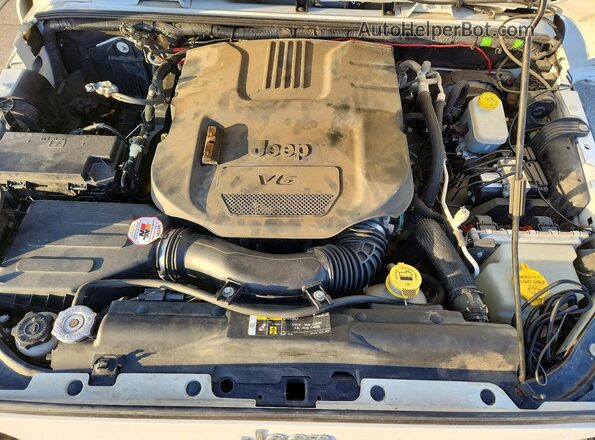 1C4BJWDG4JL822364 2018 JEEP WRANGLER White Widok wnętrza z tyłu