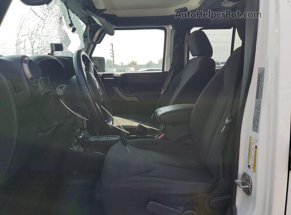 1C4BJWDG4JL868969 2018 JEEP WRANGLER Белый Вид салона спереди