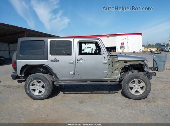1C4BJWDG5GL179547 2016 JEEP WRANGLER UNLIMITED Silver Vista interior trasera
