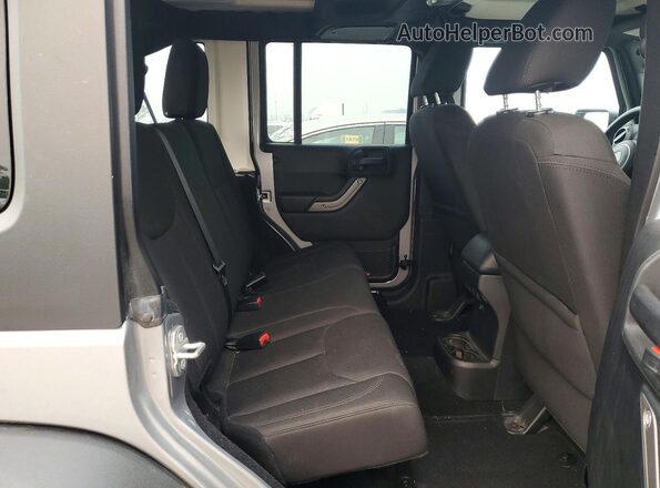 1C4BJWDG6GL105991 2016 JEEP WRANGLER Silver Rear interior view