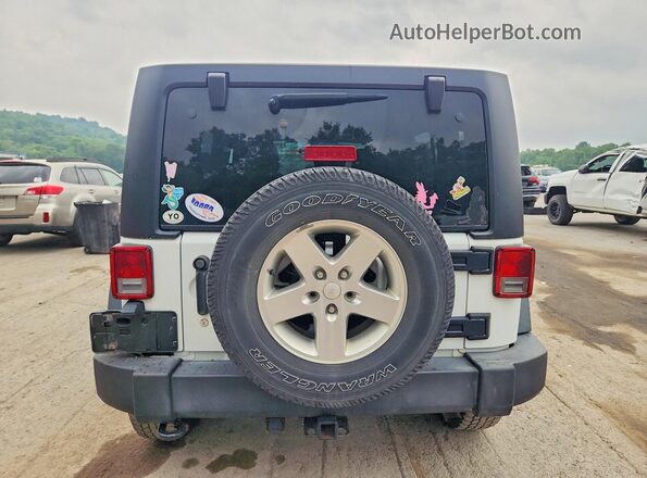 1C4BJWDG6GL206013 2016 JEEP WRANGLER White Rear view