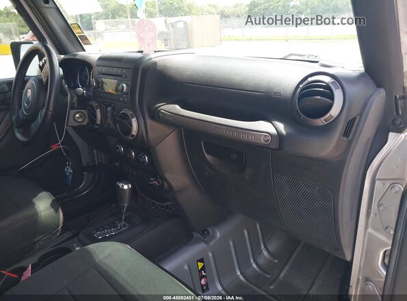 1C4BJWDG6GL283920 2016 JEEP WRANGLER UNLIMITED Silver Սալոնի դիմացի տեսք