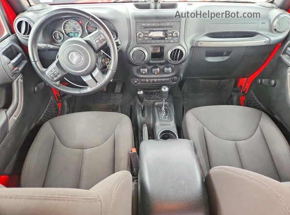 1C4BJWDG7JL899262 2018 JEEP WRANGLER Red Widok deski rozdzielczej