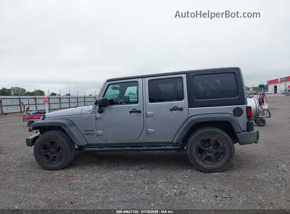 1C4BJWDG8GL161172 2016 JEEP WRANGLER UNLIMITED Silver Rear interior view