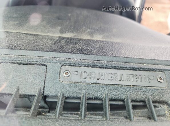 1C4BJWDG8JL879716 2018 JEEP WRANGLER Blue Widok komory silnika
