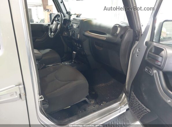 1C4BJWDG9GL319454 2016 JEEP WRANGLER UNLIMITED Серый Вид салона спереди