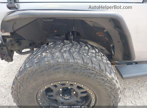 1C4BJWDGXGL155440 2016 JEEP WRANGLER UNLIMITED Silver Front view