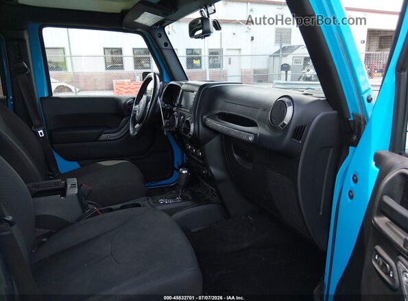 1C4BJWDGXHL613298 2017 JEEP WRANGLER UNLIMITED Blue წინა სალონის ხედი