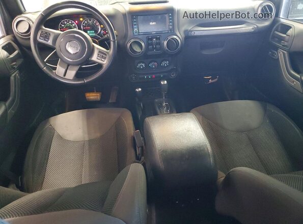 1C4BJWDGXHL641845 2017 JEEP WRANGLER Серый Вид панели приборов