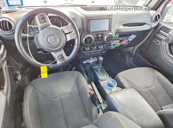 1C4BJWDGXHL643370 2017 JEEP WRANGLER Silver Widok deski rozdzielczej