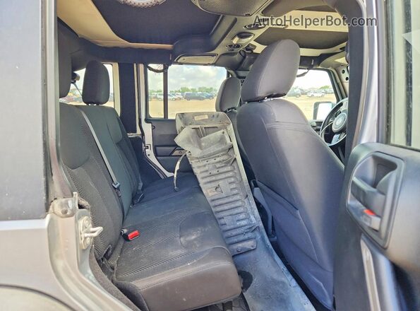 1C4BJWDGXHL643370 2017 JEEP WRANGLER Silver Widok tylnych siedzeń