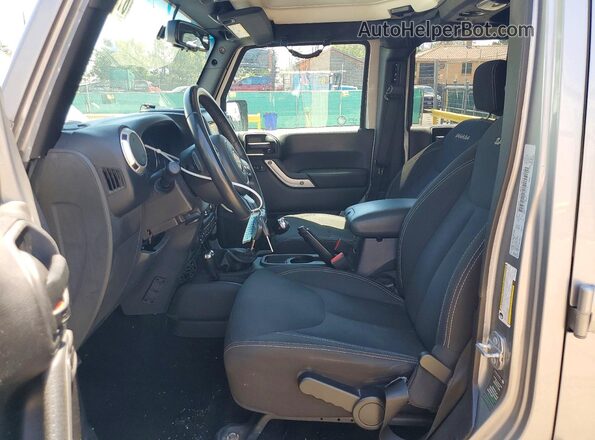 1C4BJWEG2GL174840 2016 JEEP WRANGLER Silver Widok wnętrza z przodu