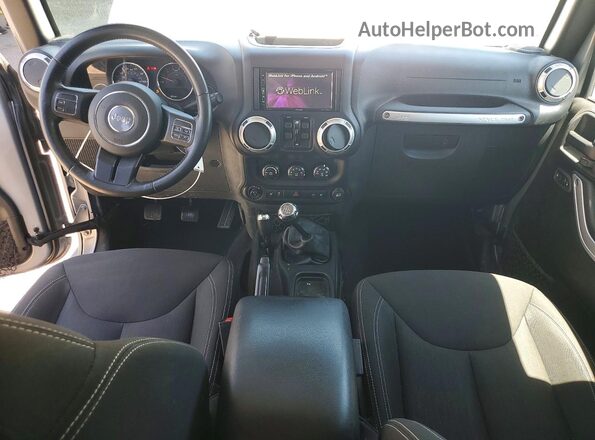 1C4BJWEG2GL174840 2016 JEEP WRANGLER Silver Widok deski rozdzielczej