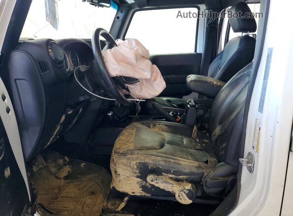 1C4BJWEG8HL678875 2017 JEEP WRANGLER Белый Вид салона спереди