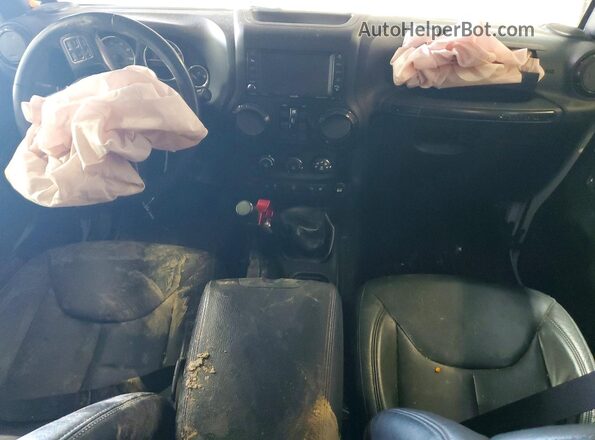 1C4BJWEG8HL678875 2017 JEEP WRANGLER Белый Вид панели приборов