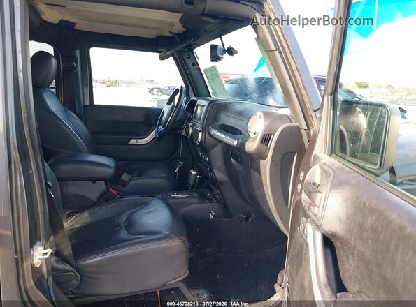 1C4BJWEG9GL303589 2016 JEEP WRANGLER UNLIMITED Gray Vista interior delantera
