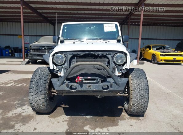 1C4BJWFG2GL230323 2016 JEEP WRANGLER UNLIMITED White Rear interior view