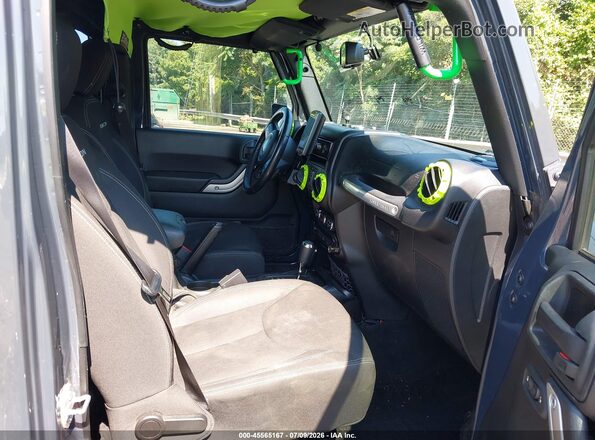 1C4BJWFG2GL240429 2016 JEEP WRANGLER UNLIMITED Gray Front interior view