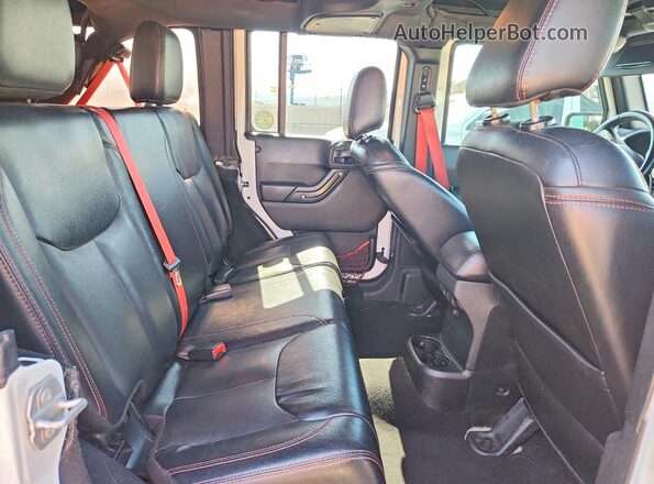 1C4BJWFG2JL813692 2018 JEEP WRANGLER White უკანა სალონის ხედი